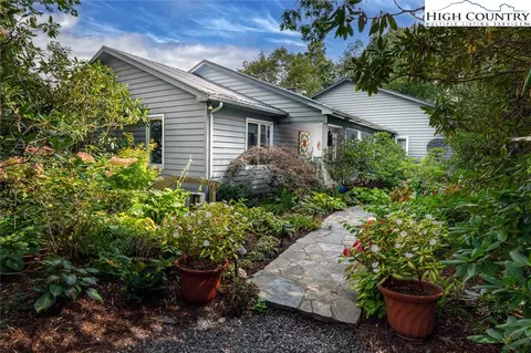769 Gorge View Dr, Blowing Rock, NC 28605