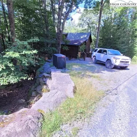 201 Jackpine Rd, Beech Mountain, NC 28604 photo 2