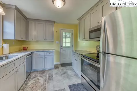 165 Apache St, Newland, NC 28657 photo 9