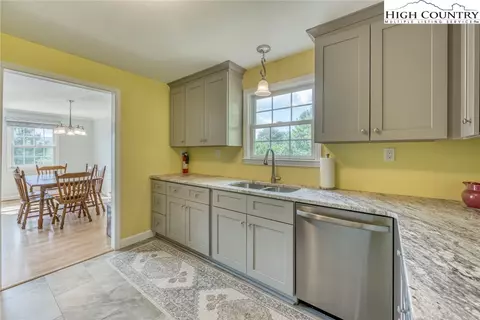 165 Apache St, Newland, NC 28657 photo 11
