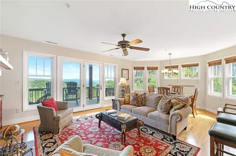 942 Ridge Haven Pkwy #R1222, Banner Elk, NC 28604