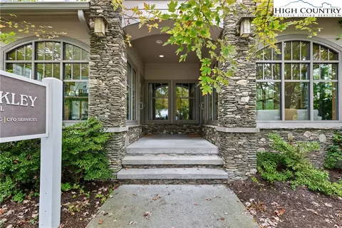 257 Sunset Dr, Blowing Rock, NC 28605
