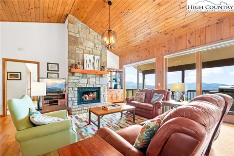 360 Fox Run Rd, Banner Elk, NC 28604