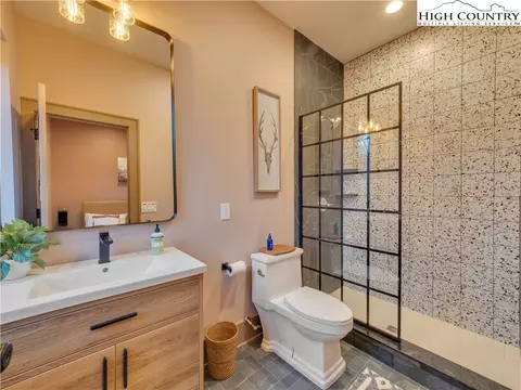 Bath - 216 Greenbriar Rd, Beech Mountain, NC 28604 photo 3 of 6