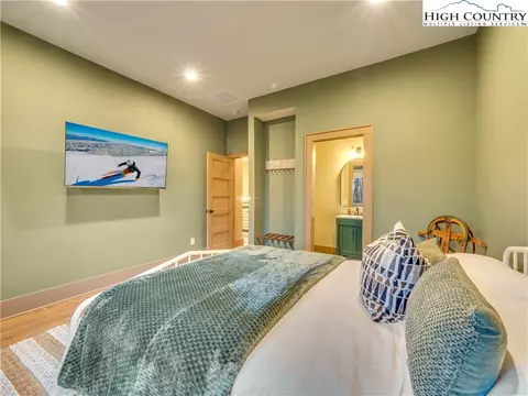 Bedroom - 216 Greenbriar Rd, Beech Mountain, NC 28604 photo 11 of 14