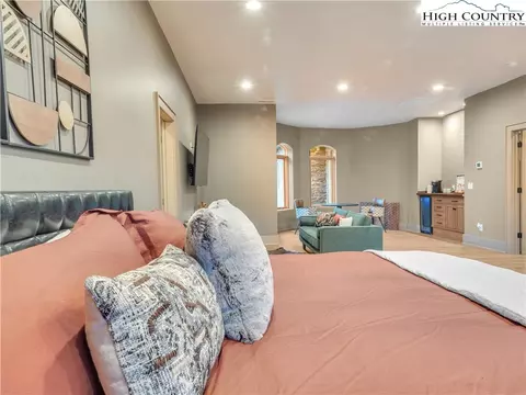Bedroom - 216 Greenbriar Rd, Beech Mountain, NC 28604 photo 2 of 14