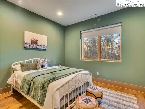Bedroom - 216 Greenbriar Rd, Beech Mountain, NC 28604 photo 13 of 14
