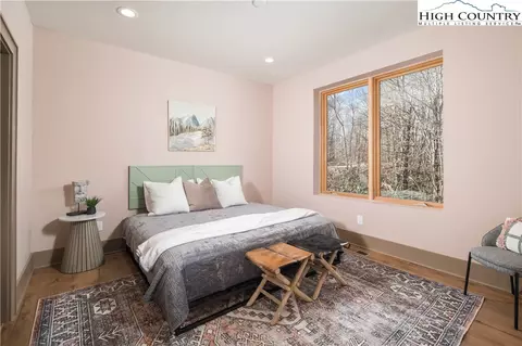 Bedroom - 216 Greenbriar Rd, Beech Mountain, NC 28604 photo 6 of 14