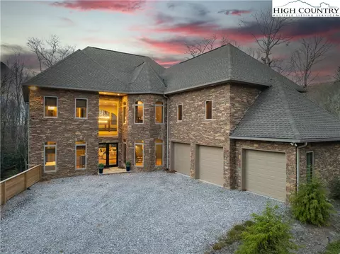 216 Greenbriar Rd, Beech Mountain, NC 28604