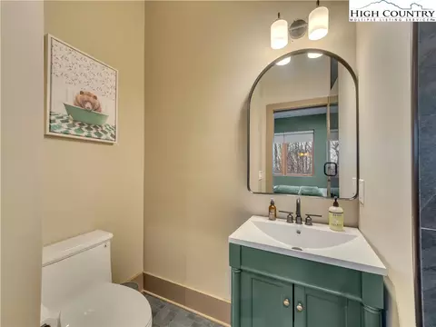 Bath - 216 Greenbriar Rd, Beech Mountain, NC 28604 photo 5 of 6