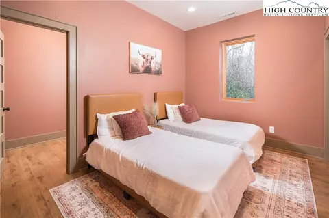 Bedroom - 216 Greenbriar Rd, Beech Mountain, NC 28604 photo 4 of 14