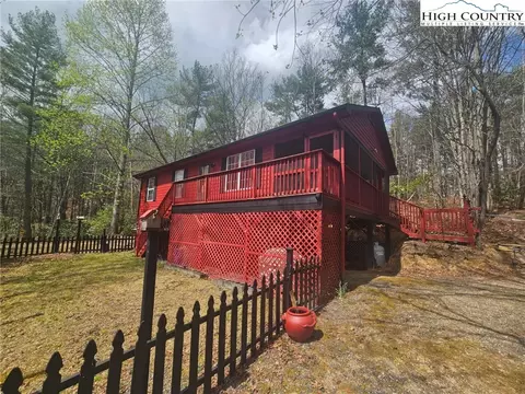 582 Deer Crossing Ln, Lenoir, NC 28645
