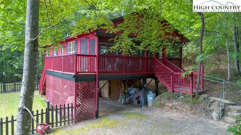 582 Deer Crossing Ln, Lenoir, NC 28645