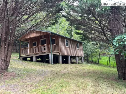 1421 Park Vista Rd, West Jefferson, NC 28694