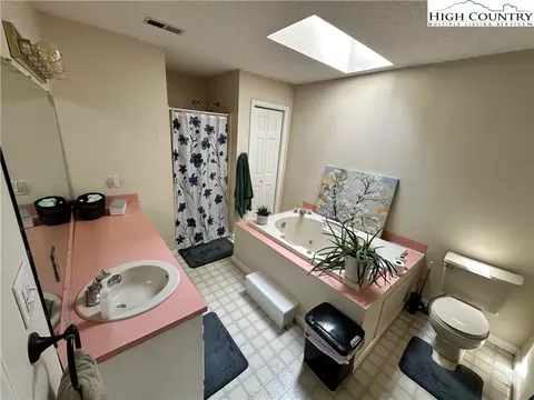 Bath - 371 Cool Woods Dr, Boone, NC 28607 photo 2 of 5
