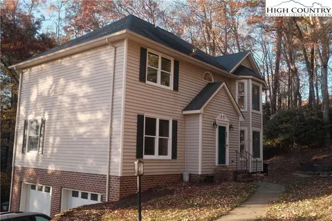 371 Cool Woods Dr, Boone, NC 28607