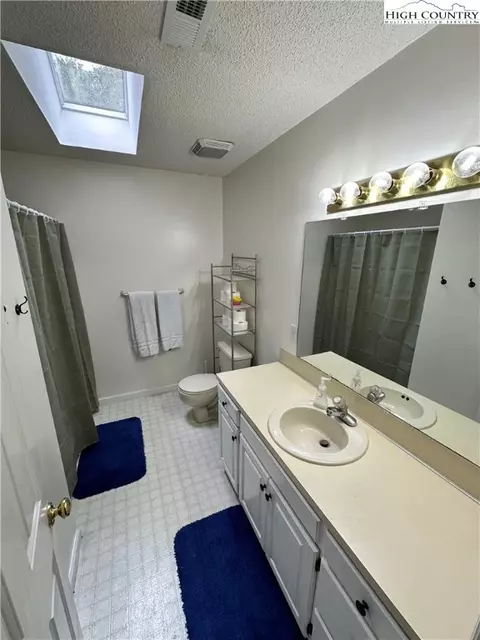 Bath - 371 Cool Woods Dr, Boone, NC 28607 photo 5 of 5