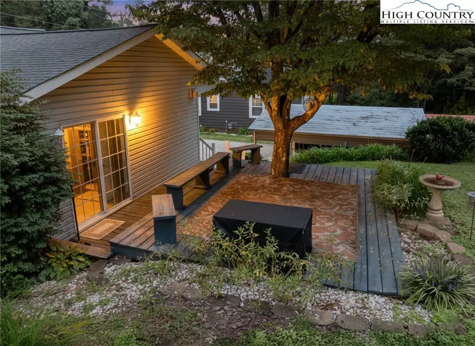 Exterior - 806 Lower Creek Dr, Lenoir, NC 28645 photo 6 of 13