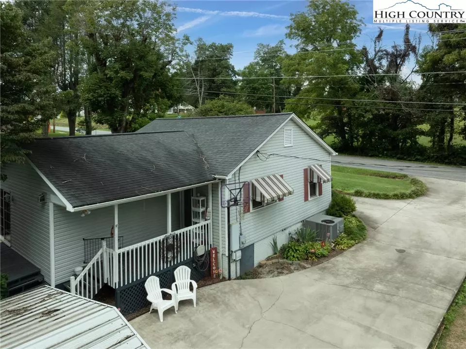 Exterior - 806 Lower Creek Dr, Lenoir, NC 28645 photo 2 of 13