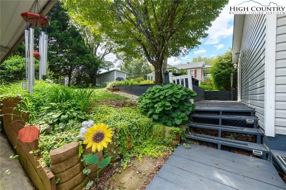 Exterior - 806 Lower Creek Dr, Lenoir, NC 28645 photo 7 of 13