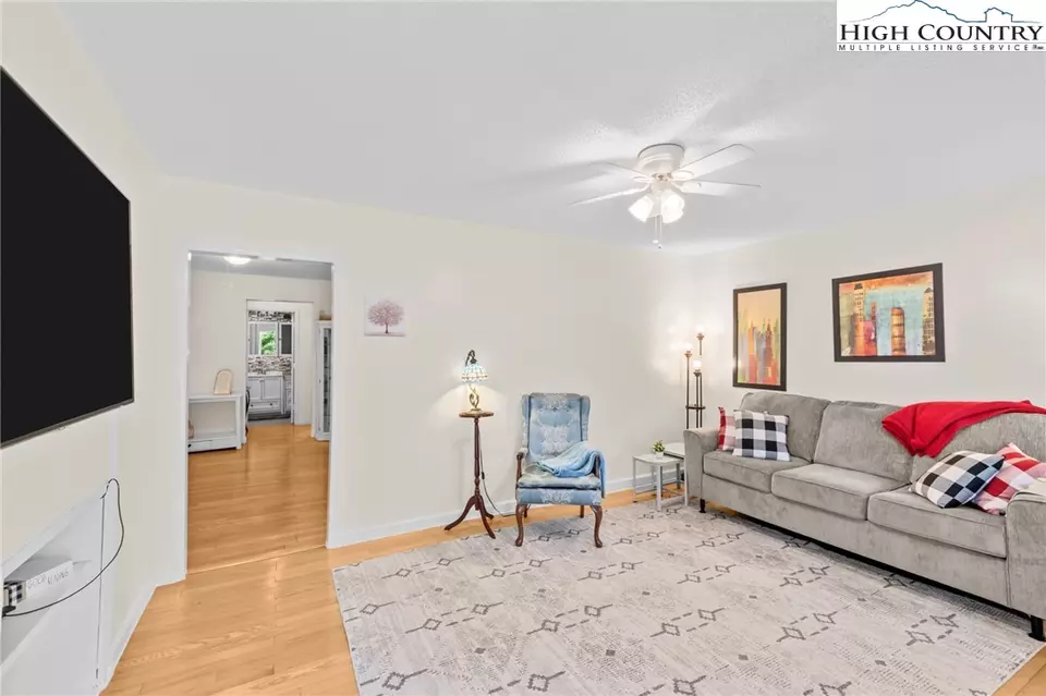 Living - 806 Lower Creek Dr, Lenoir, NC 28645 photo 2 of 2