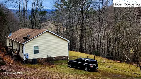 560 Wards Branch Rd, Sugar Grove, NC 28679