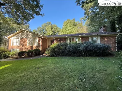 130 Victoria Cir, North Wilkesboro, NC 28659