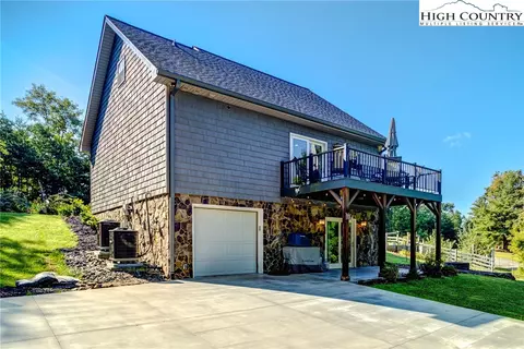 1210 Staghorn Rd, Purlear, NC 28665 photo 5