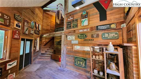 297 Old Turnpike Nw Rd, Banner Elk, NC 28604