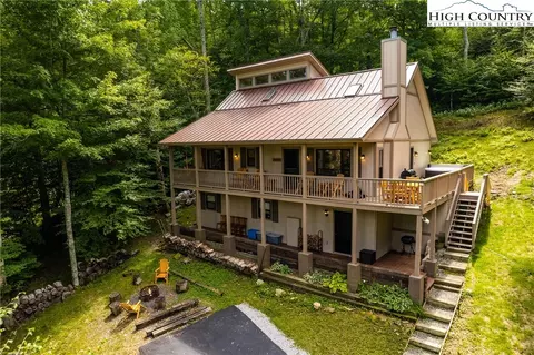 1595 Grouse Moor Dr, Sugar Mountain, NC 28604