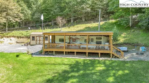2314 N Fork New River Rd, Lansing, NC 28643