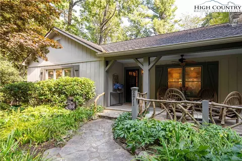 271 Pinnacle Ave, Blowing Rock, NC 28605