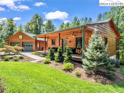 6022 Low Country Rd, Lenoir, NC 28645
