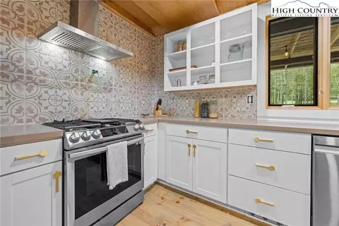 Kitchen - 812 Jakes Mountain Rd, Deep Gap, NC 28618 photo 3 of 4