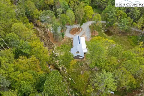 812 Jakes Mountain Rd, Deep Gap, NC 28618