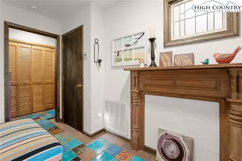 Entry Way - 183 Lower Fiddlestix, Boone, NC 28607 photo 3 of 5