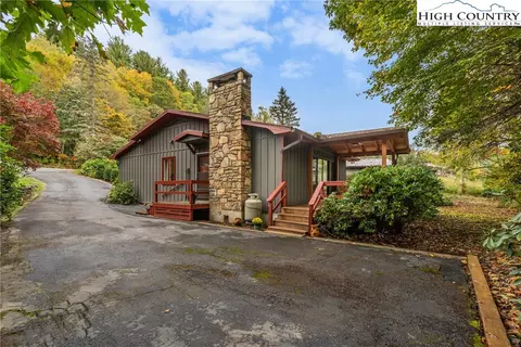 292 River Rd, Newland, NC 28657