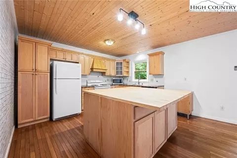 Kitchen - 224 234 Laurel Gap Ridge Rd, Boone, NC 28607 photo 3 of 7