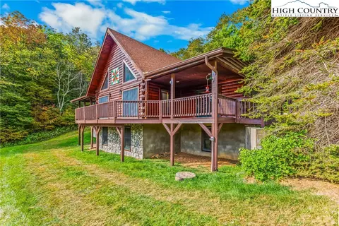 461 Apple Valley Rd, Zionville, NC 28698