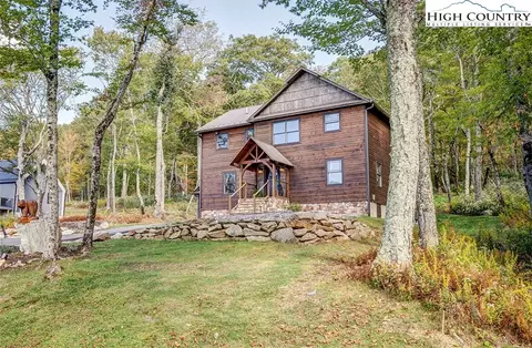 428 Cloud Springs Dr, Sugar Mountain, NC 28604