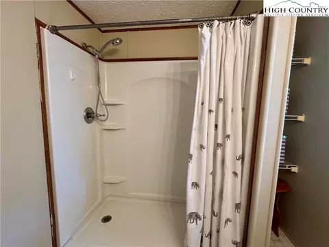 Bath - 496 Laurelwood Ln, Boone, NC 28607 photo 5 of 5