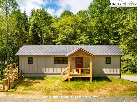 490 Laurelwood Ln, Boone, NC 28607