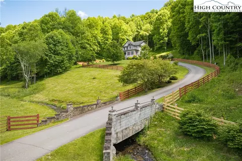 1527 Mabel School Rd, Zionville, NC 28698