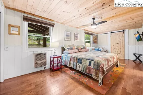 Bedroom - 713 Pine Ridge Rd, Beech Mountain, NC 28604 photo 1 of 7