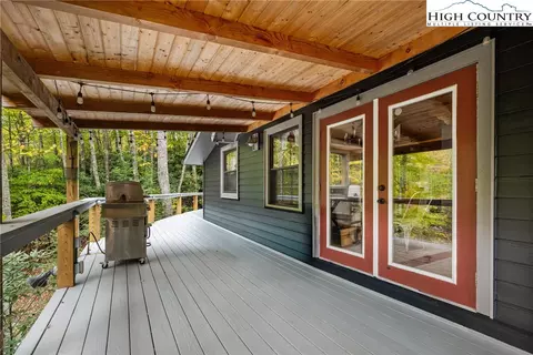 Exterior - 713 Pine Ridge Rd, Beech Mountain, NC 28604 photo 9 of 10