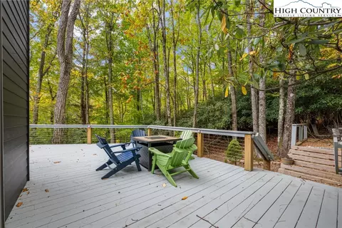 Exterior - 713 Pine Ridge Rd, Beech Mountain, NC 28604 photo 6 of 10