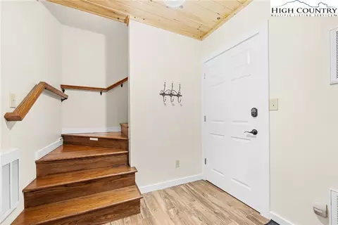 Entry Way - 713 Pine Ridge Rd, Beech Mountain, NC 28604 photo 2 of 2