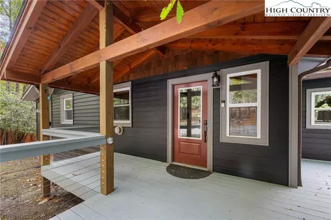 Exterior - 713 Pine Ridge Rd, Beech Mountain, NC 28604 photo 4 of 10