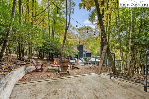Exterior - 713 Pine Ridge Rd, Beech Mountain, NC 28604 photo 7 of 10