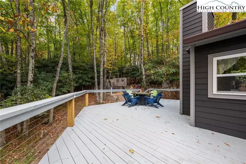 Exterior - 713 Pine Ridge Rd, Beech Mountain, NC 28604 photo 5 of 10